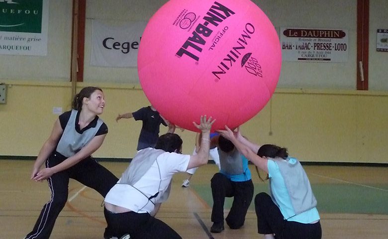 Règle du jeu du CHAMBOULE TOUT - jeu de ballon sportif pour enfant - Mon  enfant fait du sport